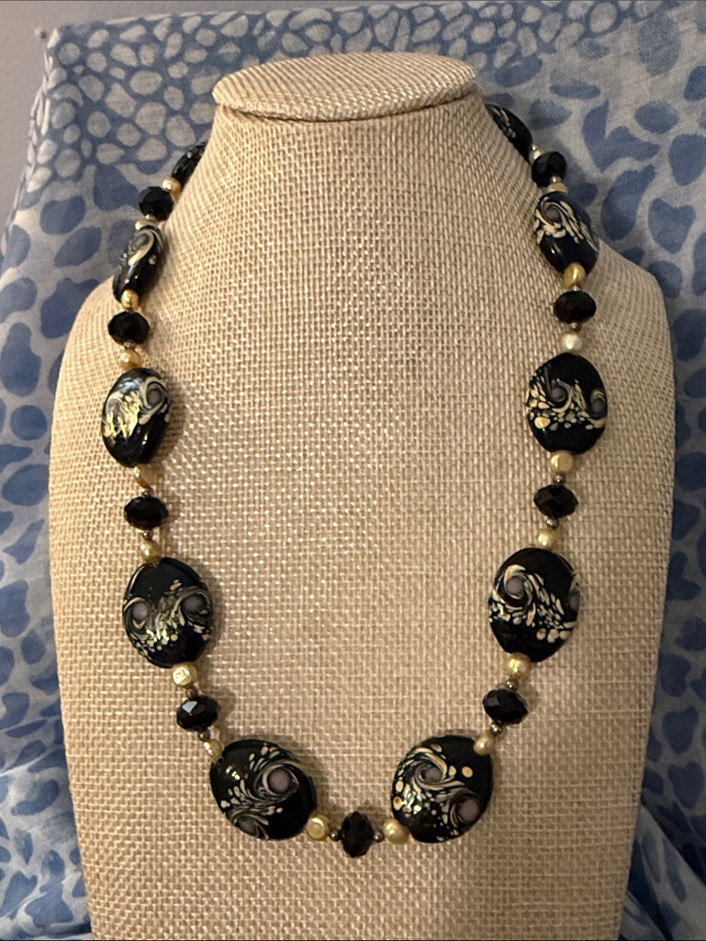 Black and Gold Floral Accent Beaded Necklace